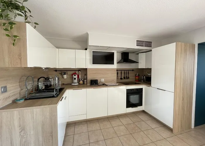 Appartamento 2 Pièces à Avec Garage Et Climatisation - Fr-1-338-548